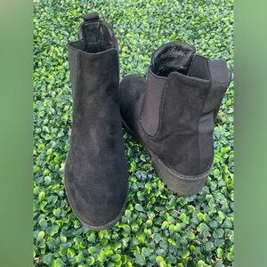 Alpine woods Black Suede Ankle Boots, size 9